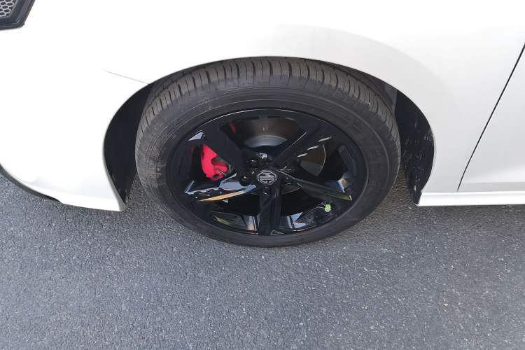 Used MG 5 Scorpio 2022 1.5T Trophy Sport Luxurious Edition Left Front Wheel Hub