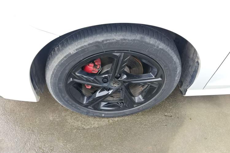 Used MG 5 Scorpio 2022 1.5T Trophy Sport Luxurious Edition Left Front Wheel Hub