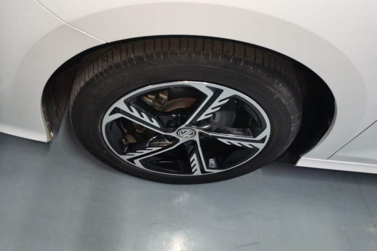 Used MG 5 Scorpio 2022 1.5T Luxury Edition Left Front Wheel Hub