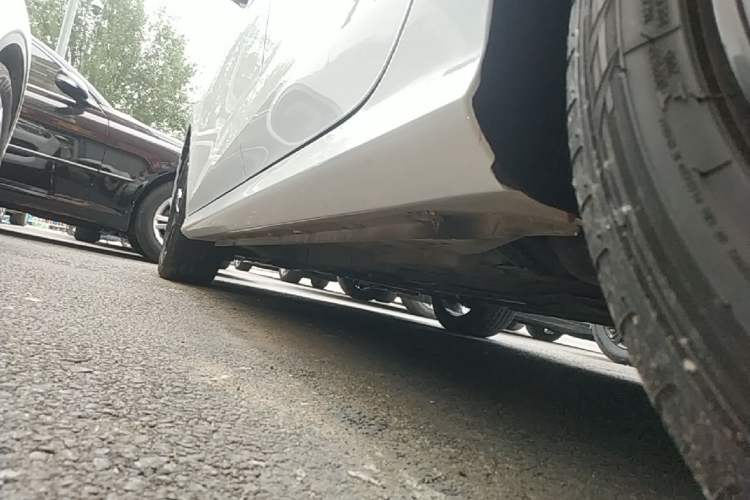 Used MG 5 Scorpio 2022 1.5T Trophy Sport Luxurious Edition Left Side Sill