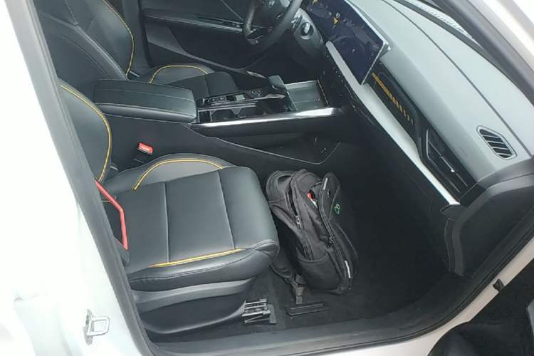 Used MG 5 Scorpio 2022 1.5T Trophy Sport Luxurious Edition Right Front Seat