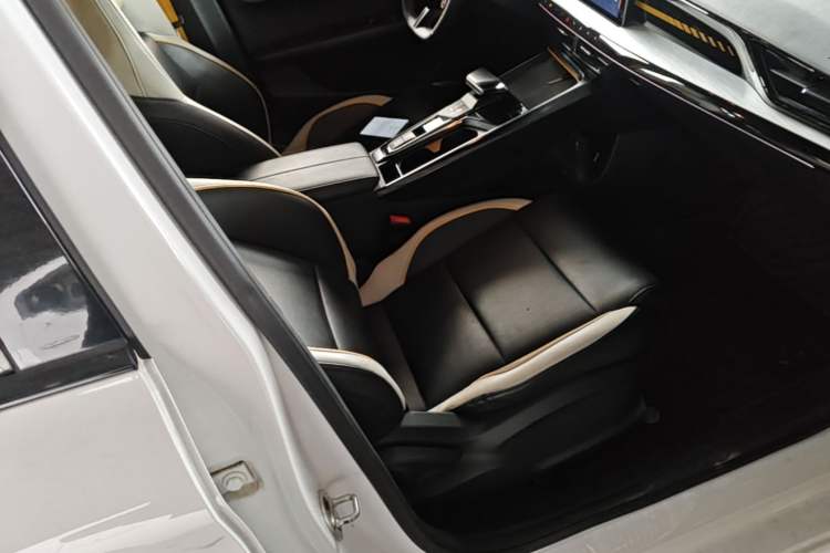 Used MG 5 Scorpio 2022 1.5T Trophy Sport Luxurious Edition Right Front Seat