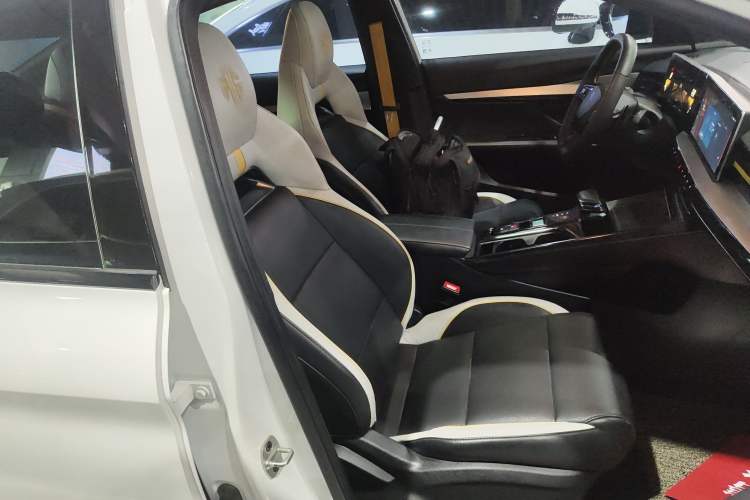 Used MG 5 Scorpio 2022 1.5T Trophy Sport Luxurious Edition Right Front Seat