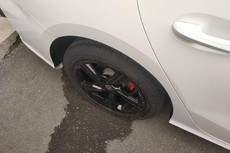 Used MG 5 Scorpio 2022 1.5T Trophy Sport Luxurious Edition Right Rear Wheel Hub