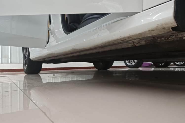 Used MG 5 Scorpio 2022 1.5T Trophy Sport Luxurious Edition Right Side Sill