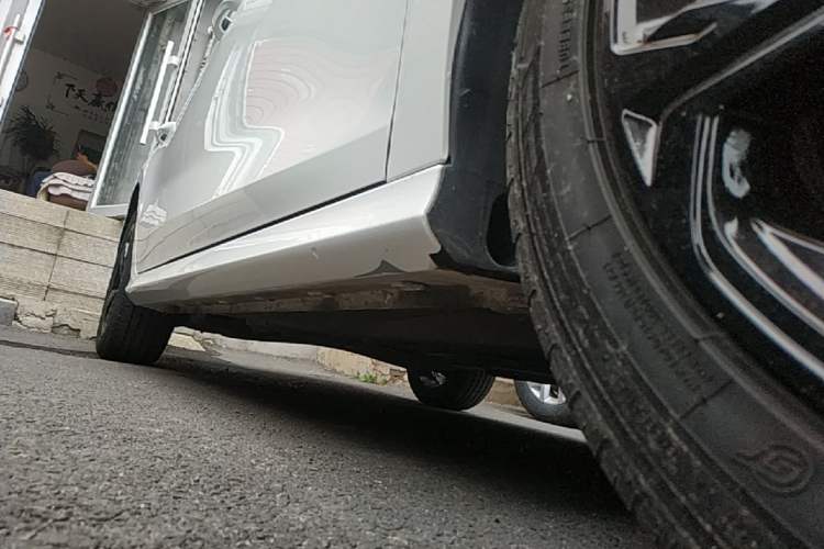 Used MG 5 Scorpio 2022 1.5T Trophy Sport Luxurious Edition Right Side Sill