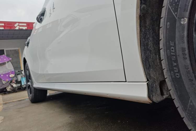 Used MG 5 Scorpio 2022 1.5T Trophy Sport Luxurious Edition Right Side Sill