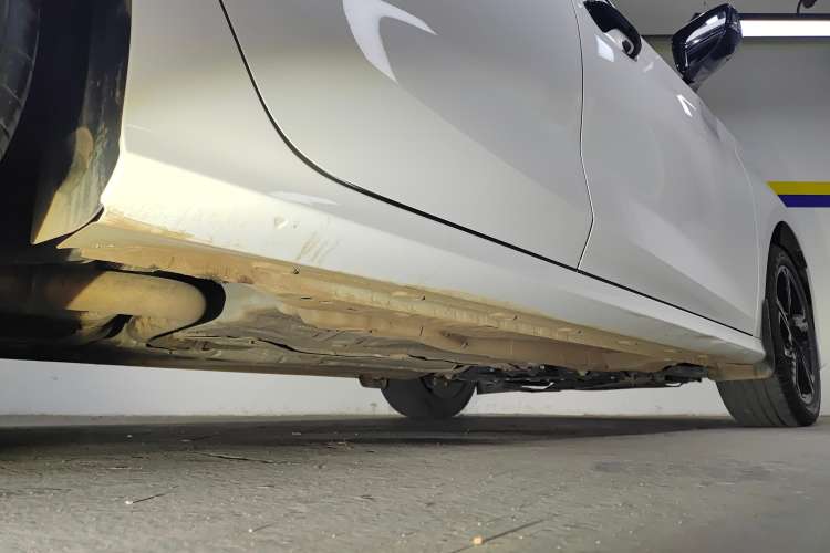 Used MG 5 Scorpio 2022 1.5T Trophy Sport Luxurious Edition Right Side Sill