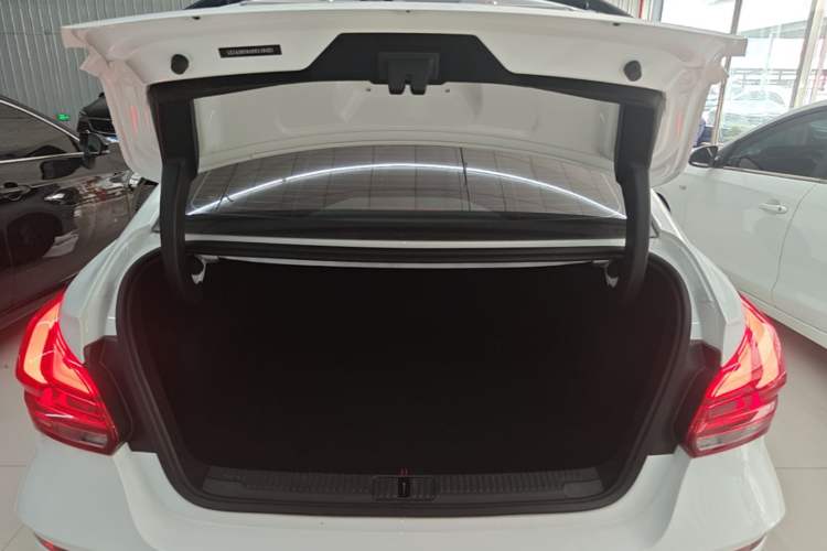 Used MG 5 Scorpio 2022 1.5T Trophy Sport Luxurious Edition Trunk