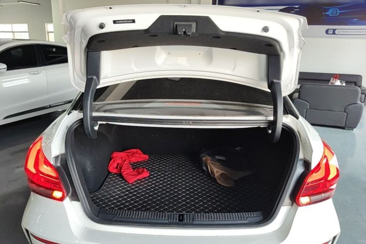 Used MG 5 Scorpio 2022 1.5T Trophy Sport Luxurious Edition Trunk