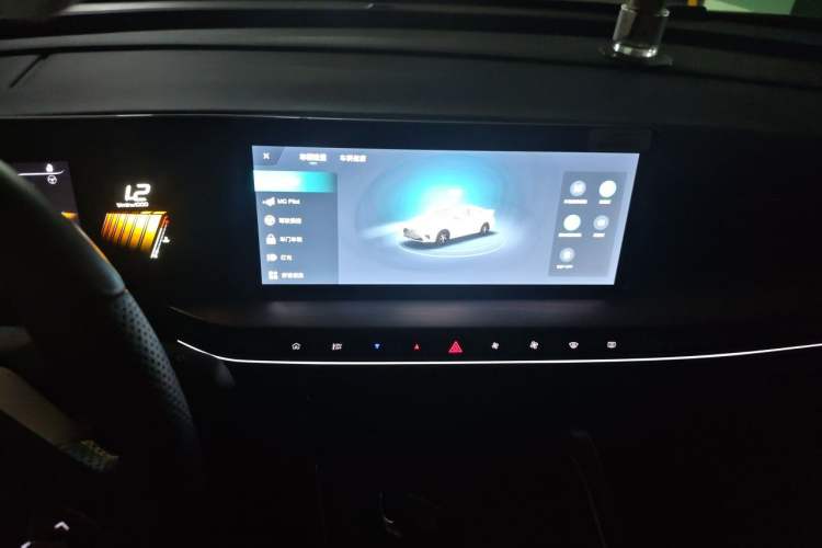 Used MG 5 Scorpio 2022 1.5T Trophy Sport Luxurious Edition Audio And AC Panel