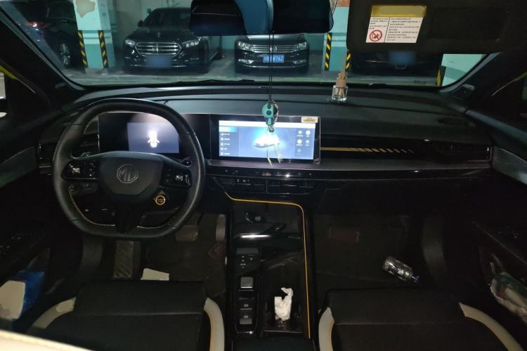 Used MG 5 Scorpio 2022 1.5T Trophy Sport Luxurious Edition Center Console