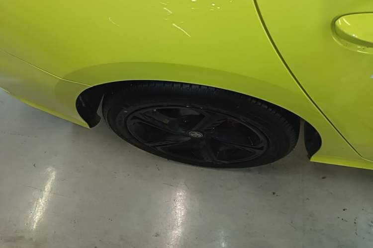 Used MG 5 Scorpio 2022 1.5T Trophy Sport Flagship Edition Right Rear Wheel Hub