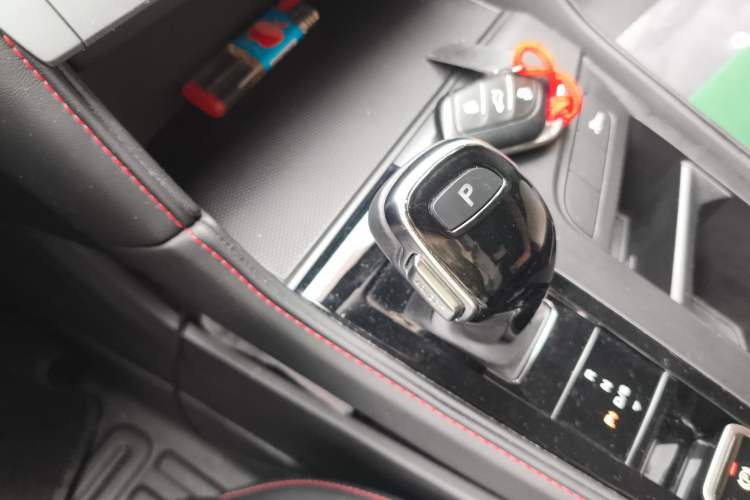 Used MG 6 2021 1.5T Automatic Lingchao Edition Gear Lever