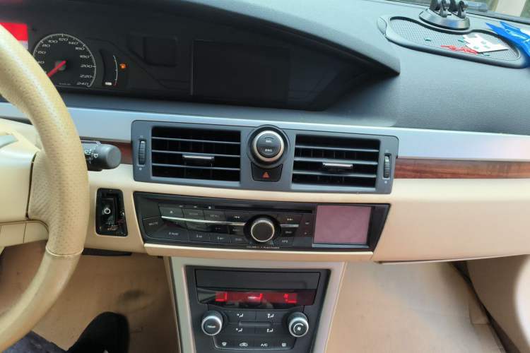 Used MG 6 2010 Hatchback 1.8T Automatic Elite Edition Audio And AC Panel