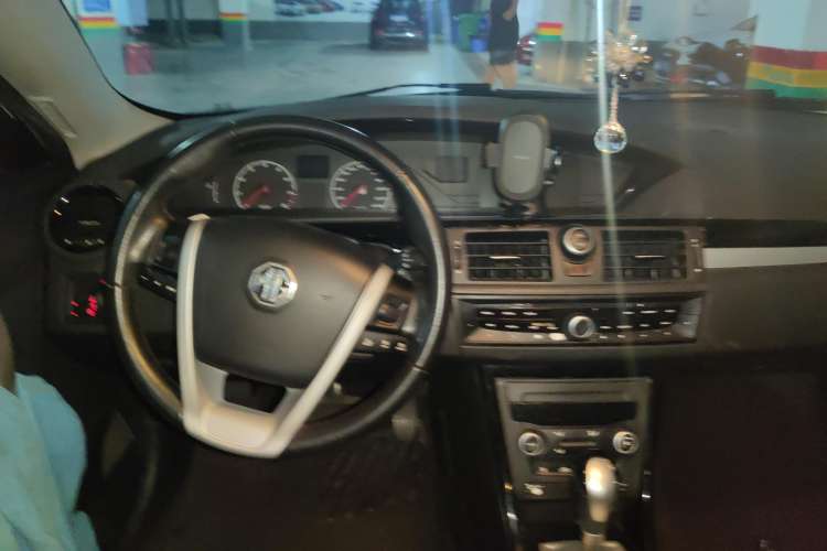 Used MG 6 2010 Hatchback 1.8T Automatic Elite Edition Center Console