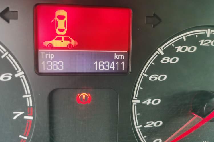Used MG 6 2010 Hatchback 1.8T Manual Comfort Edition Odometer Close Up