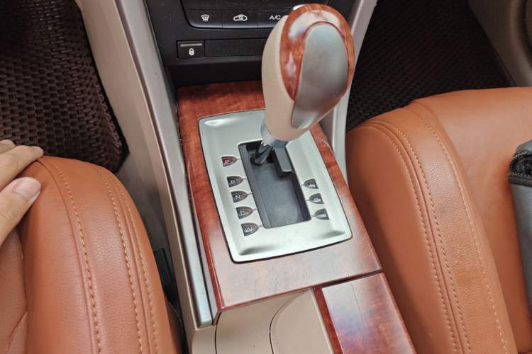 Used MG 6 2010 Hatchback 1.8L Automatic New Year Edition Gear Lever