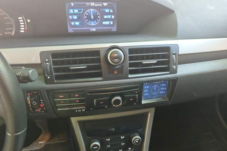 Used MG 6 2012 Hatchback 1.8L Automatic Drive Value Edition Audio And AC Panel