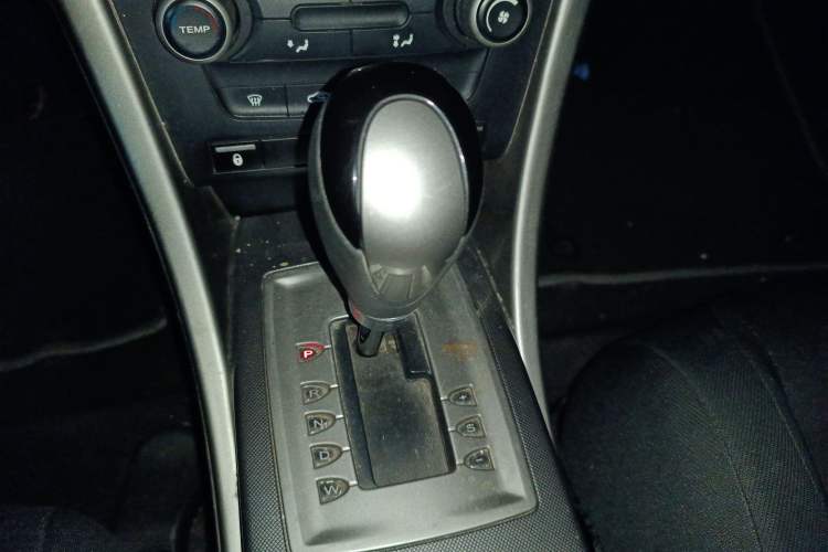 Used MG 6 2012 Hatchback 1.8L Automatic Drive Value Edition Gear Lever
