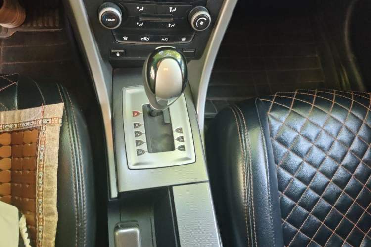 Used MG 6 2012 Hatchback 1.8L Automatic Drive Value Edition Gear Lever