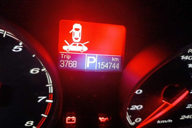 Used MG 6 2012 Hatchback 1.8L Automatic Drive Value Edition Odometer Close Up
