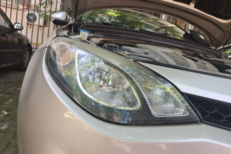 Used MG 6 2012 Hatchback 1.8L Automatic Drive Value Edition Right Front Headlight