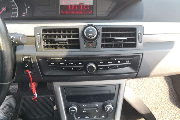 Used MG 6 2012 Hatchback 1.8T Manual Comfort Edition Audio And AC Panel