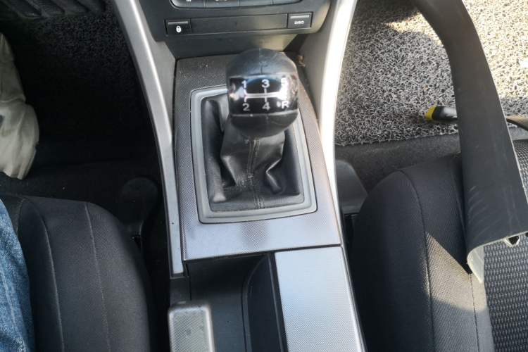 Used MG 6 2012 Hatchback 1.8T Manual Comfort Edition Gear Lever
