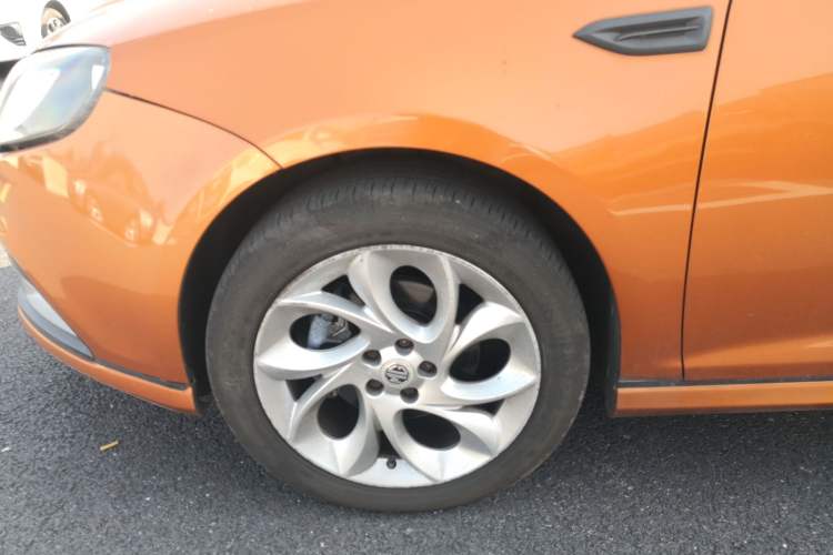 Used MG 6 2012 Hatchback 1.8T Manual Comfort Edition Left Front Wheel Hub