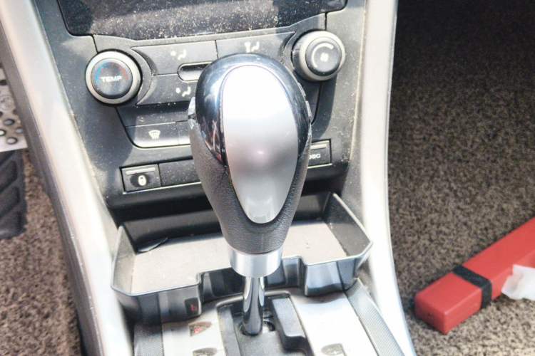 Used MG 6 2012 Hatchback 1.8T Automatic Luxury Edition Gear Lever