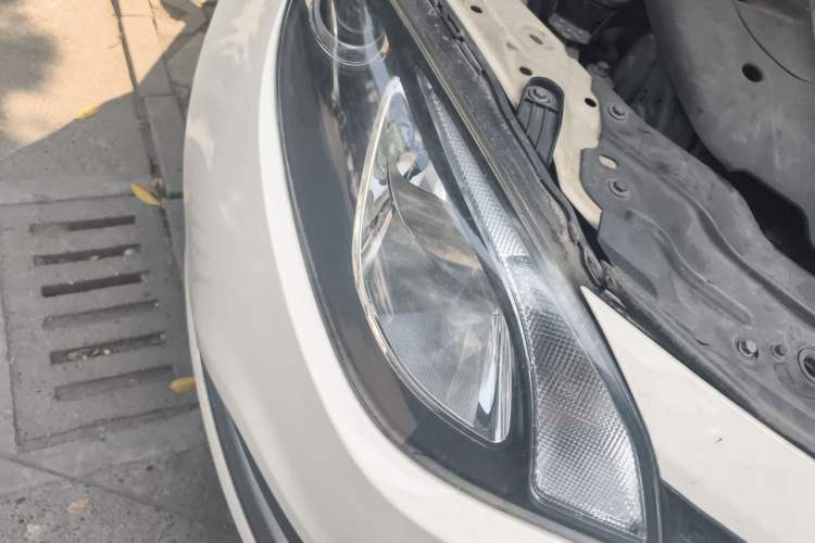 Used MG 6 2012 Hatchback 1.8L Manual - Value Edition Right Front Headlight
