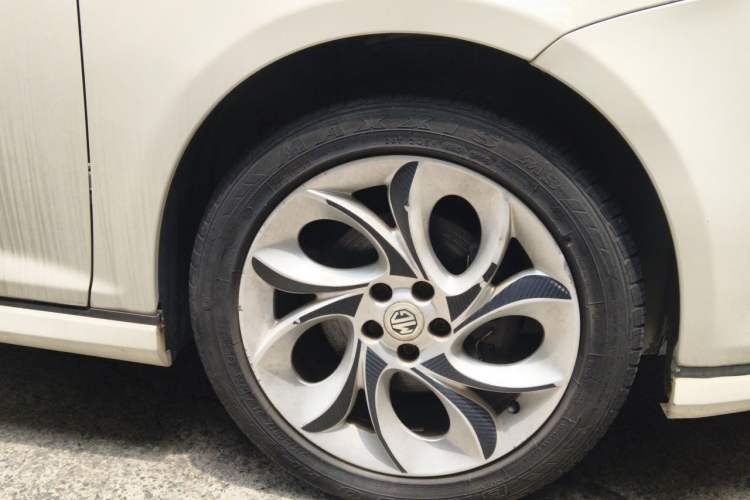 Used MG 6 2012 Hatchback 1.8T Automatic Luxury Edition Right Front Wheel Hub