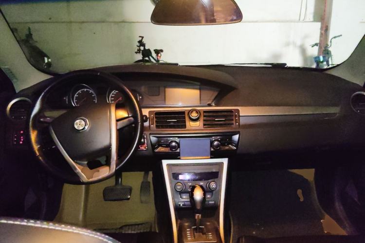 Used MG 6 2012 Hatchback 1.8L Automatic Drive Value Edition Center Console