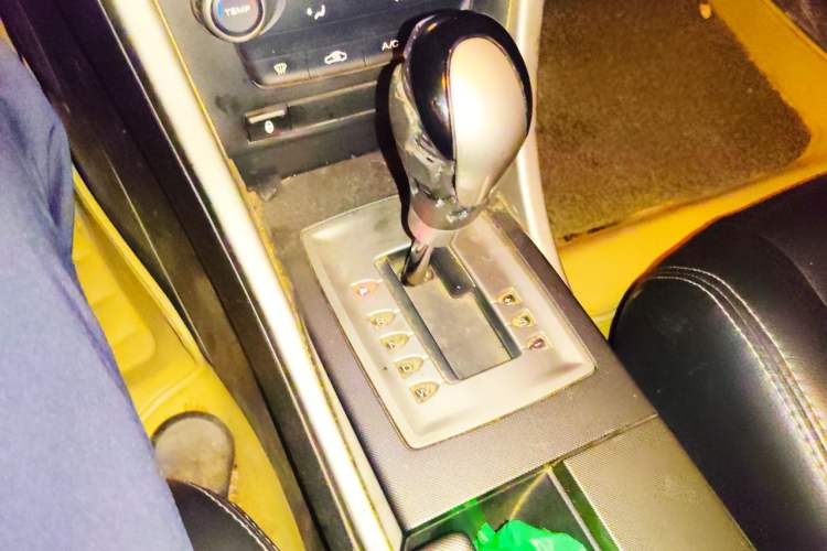 Used MG 6 2012 Hatchback 1.8L Automatic Drive Value Edition Gear Lever