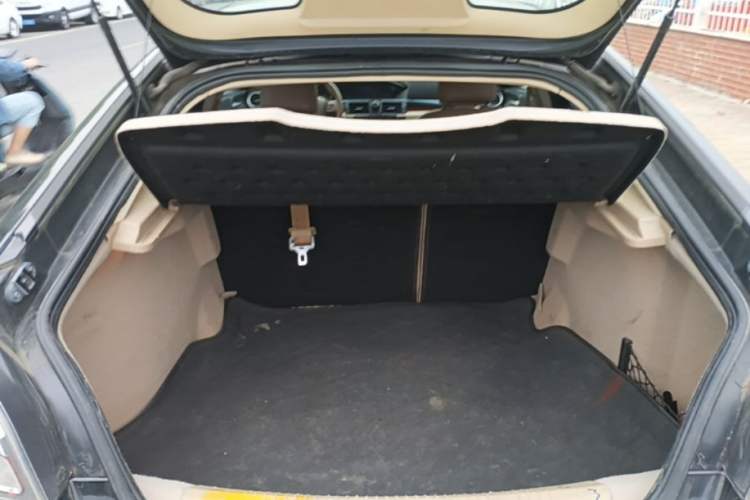 Used MG 6 2013 Hatchback 1.8T Automatic Luxury Edition Trunk