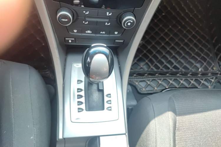 Used MG 6 2013 Hatchback 1.8L Automatic Drive Value Edition Gear Lever