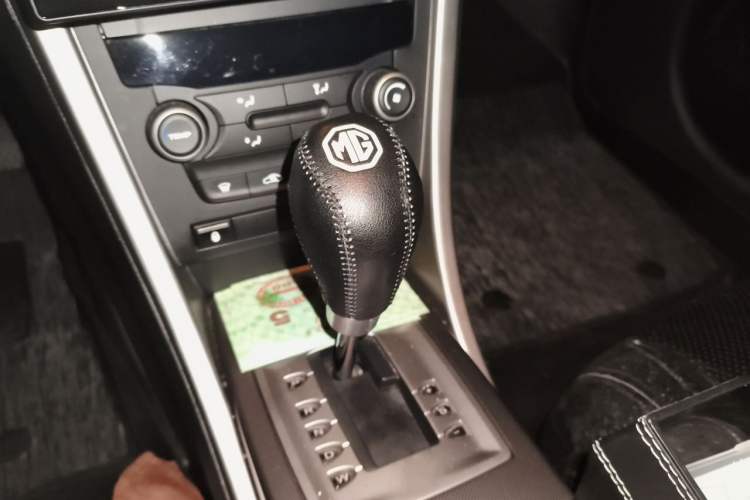 Used MG 6 2013 Hatchback 1.8L Automatic Drive Value Edition Gear Lever