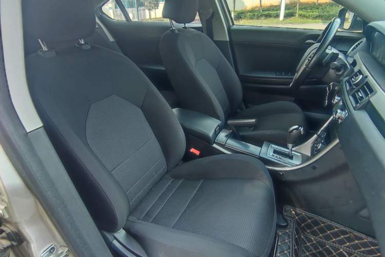 Used MG 6 2013 Hatchback 1.8L Automatic Drive Value Edition Right Front Seat
