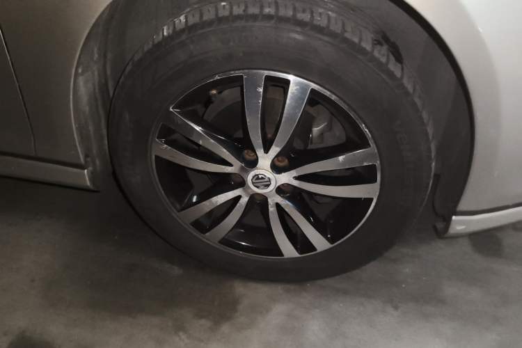 Used MG 6 2013 Hatchback 1.8L Automatic Drive Value Edition Right Front Wheel Hub