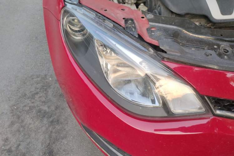 Used MG 6 2013 Hatchback 1.8L Automatic Drive Value Edition Right Front Headlight