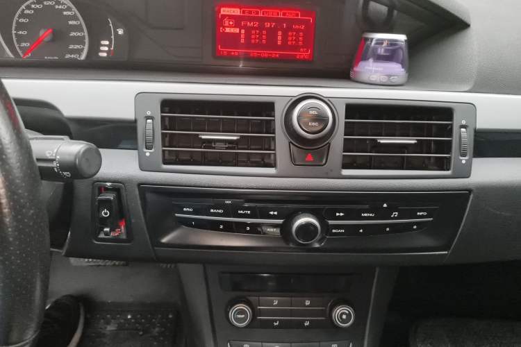 Used MG 6 2013 Hatchback 1.8L Automatic Drive Value Edition Audio And AC Panel