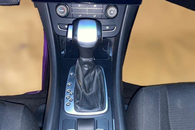 Used MG 6 2013 Hatchback 1.8L Automatic Drive Value Edition Gear Lever