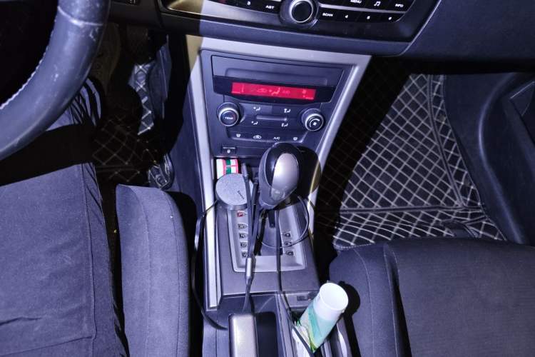 Used MG 6 2013 Hatchback 1.8L Automatic Drive Value Edition Gear Lever