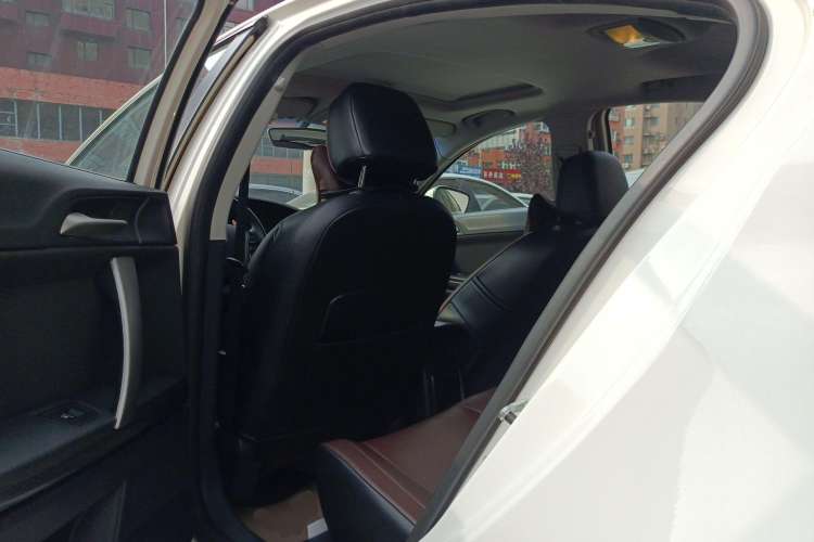 Used MG 6 2013 Hatchback 1.8T Automatic GT Value Edition Interior 2