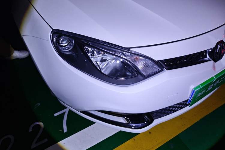 Used MG 6 2013 Hatchback 1.8L Automatic Drive Value Edition Right Front Headlight