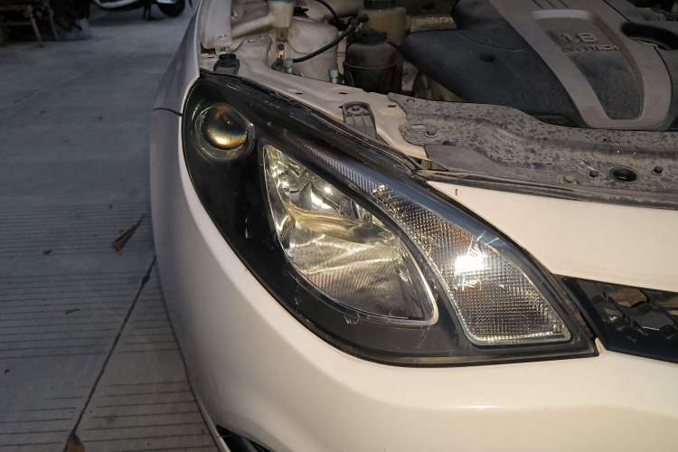 Used MG 6 2013 Hatchback 1.8L Automatic Drive Value Edition Right Front Headlight