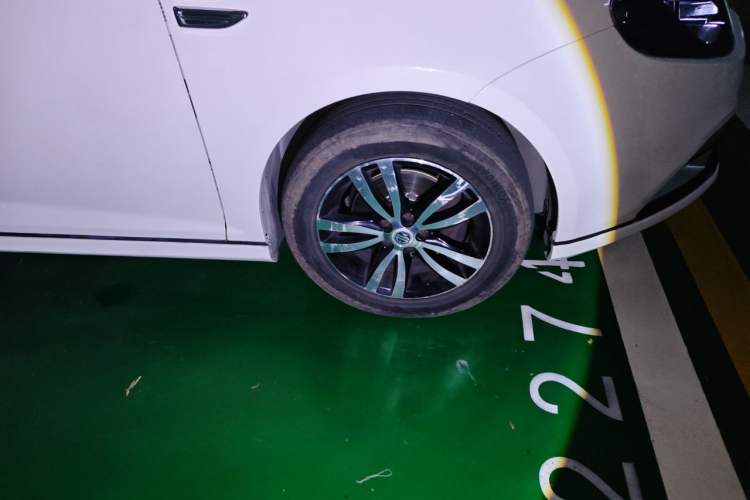 Used MG 6 2013 Hatchback 1.8L Automatic Drive Value Edition Right Front Wheel Hub