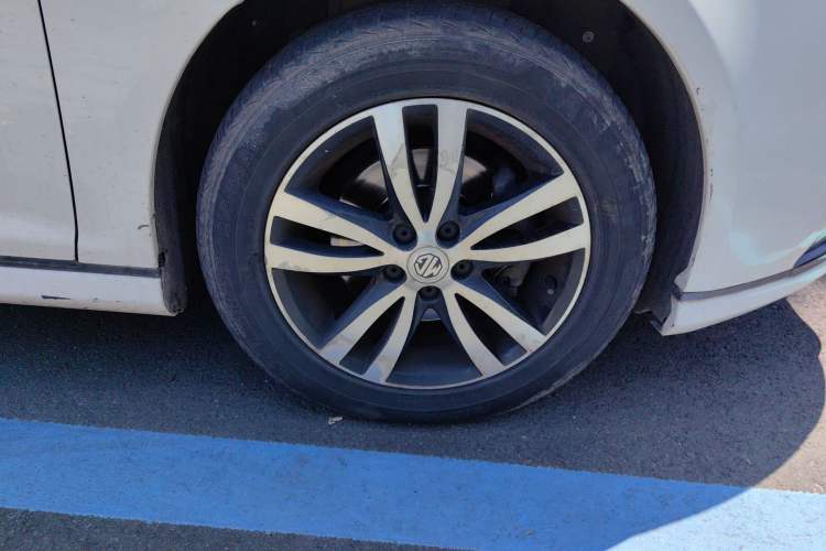 Used MG 6 2013 Hatchback 1.8L Automatic Drive Value Edition Right Front Wheel Hub