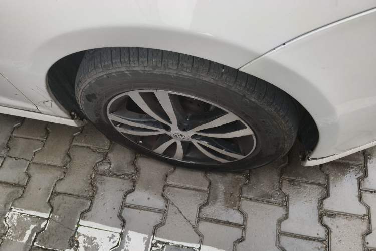 Used MG 6 2013 Hatchback 1.8L Automatic Drive Value Edition Right Front Wheel Hub